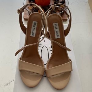 Steve Madden patent leather nude Reno sandal